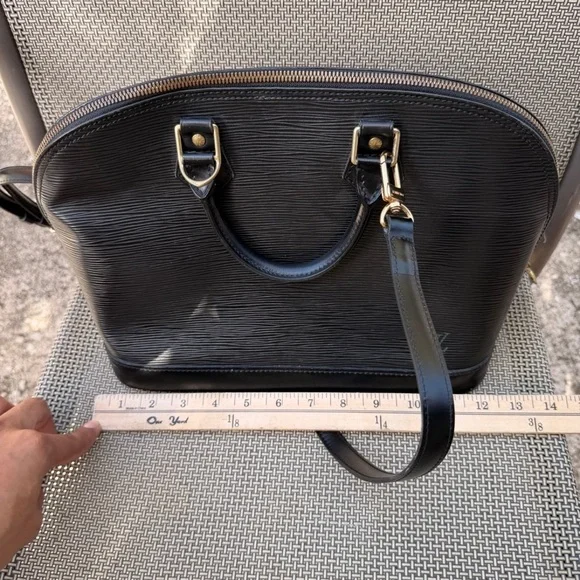 Authentic Louis Vuitton Epi Alma Leather Bag - Picture 9 of 11